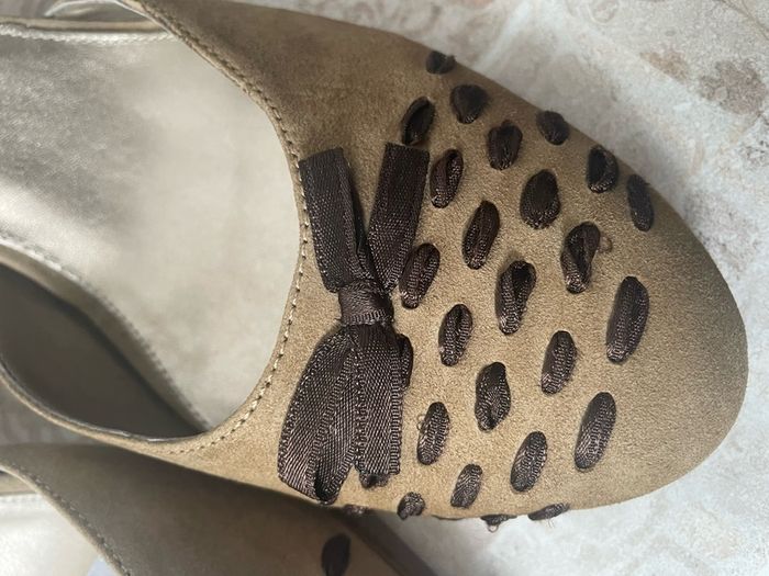 Carl Scarpa brown suede kitten heel shoes size Eur 41 UK 8 - New