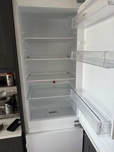 Whirlpool integrated fridge/ freezer