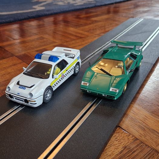 Scalextric New Loops Set: Supreme Police Chase Edition