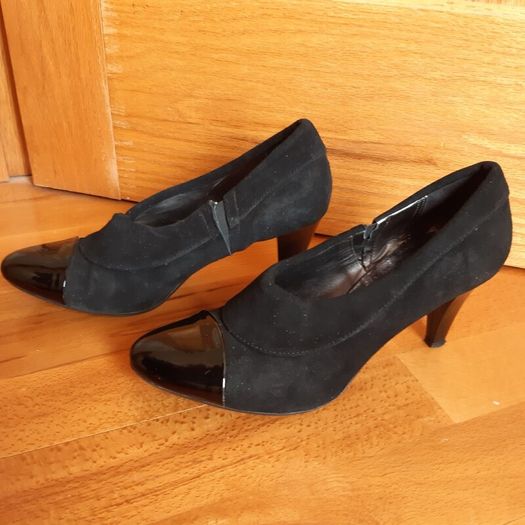 black leather size 39 brand zodiaco