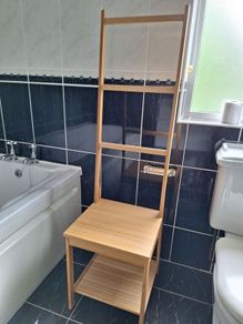 Bathroom towel stand