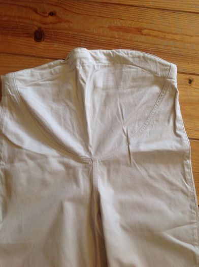 Size 10 Over Bump Capri Trousers