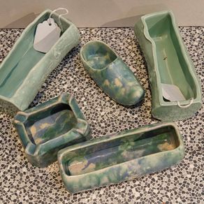 Lot of 5 Irish Carraig Ware items, including three planters.