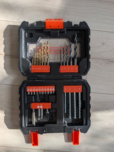 Black + Decker Hammer Drill Set