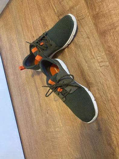 Unisex moccasin