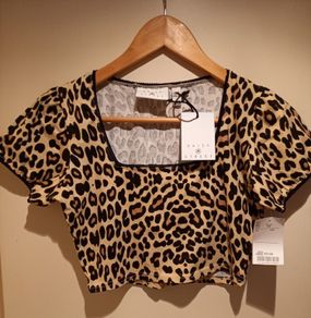 BNWT Cropped T-shirt Size 8