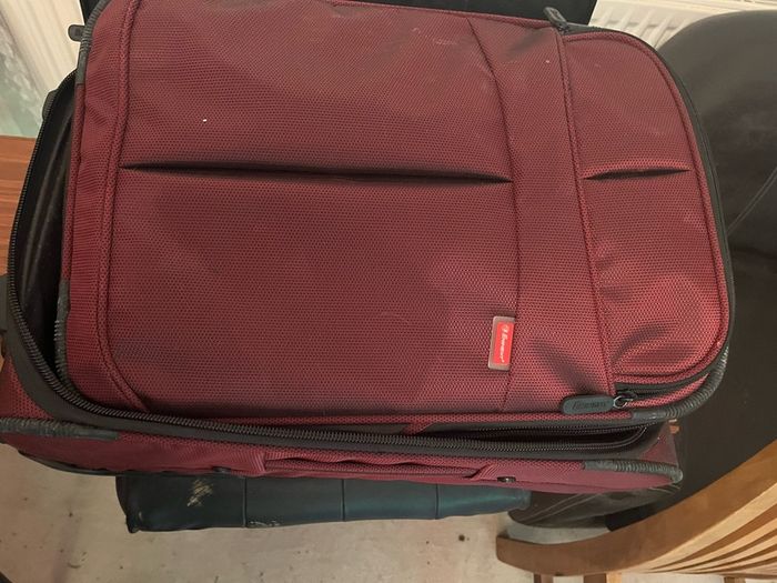 Rolling suitcase
