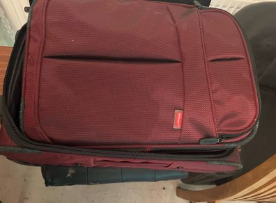 Rolling suitcase