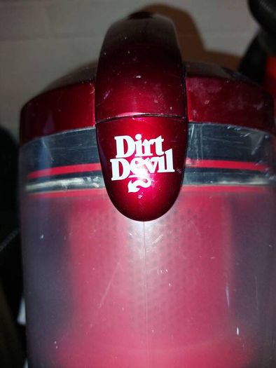 dirt devil bagless vacuum