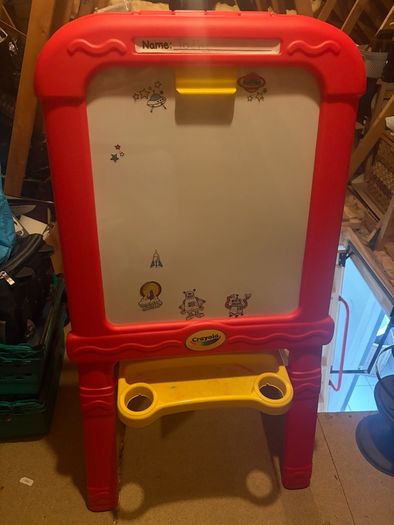 Crayola Easel 2-in-1 Chalkboard and Magnetic White