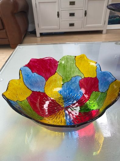 Colourful scalloped glass bowl