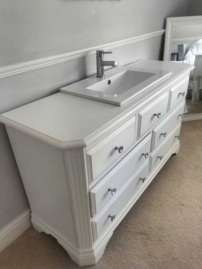 Bathroom sink vanity unit
