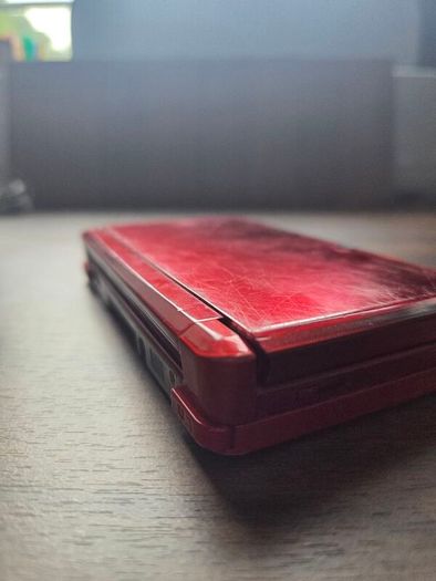 Nintendo 3DS in metallic red