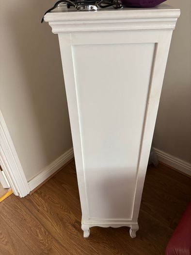 White display cabinet