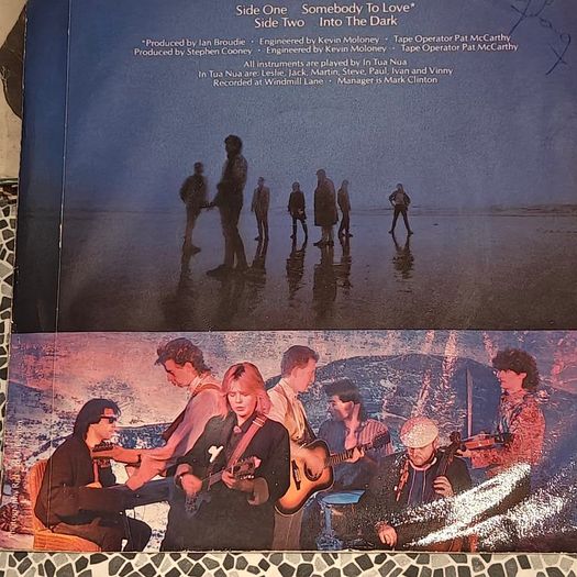 In Tua Nua, Somebody to Love 7",  Irish rock