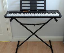 Casio CT-S100 keyboard with stand, in excellent condition