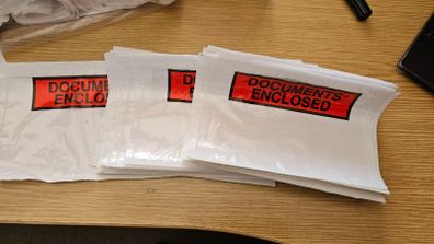 500 Documents enclosed wallet pouch A6 160x110 adhesive