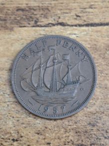 Great Britain UK 1957 Half Penny Elizabeth II Coin - free standard postage