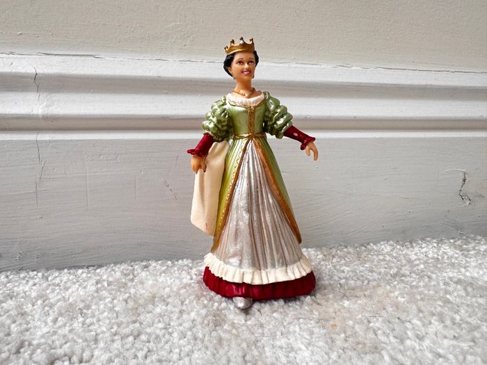 PAPO The Enchanted World Queen Marguerite 2002 Figure approx. 9 cm. Used Please see photos