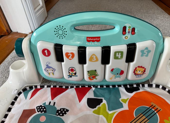 Fisher-Price Baby Activity Mat Glow and Grow Kick & Play Piano Gym