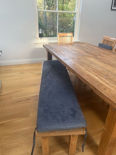 Solid hard wood stunning extendable dining table plus chairs