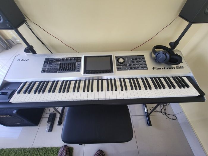 Roland G8 Fantom Keyboard and Accessories