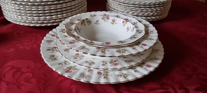 92 Pc. Royal Albert Winsome Bone China Gold Gilt Dinner, Coffee And Tea Service / Set For 12 Person Setting Made In England
