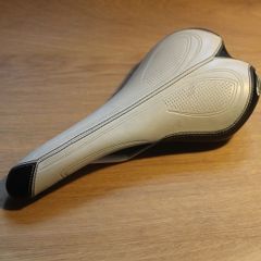 White SupremeBase Road Saddle 254g
