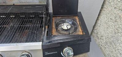 Gas bbq with side burner