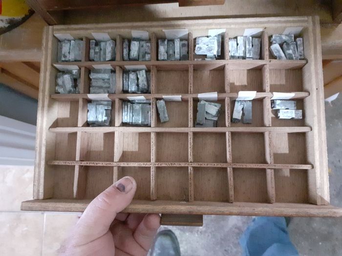 antique type  print  set