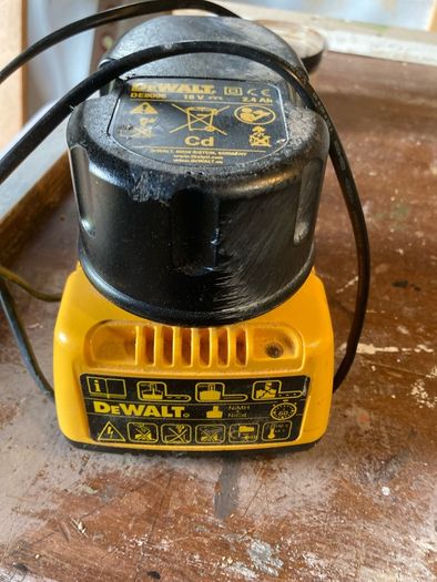 DeWalt battery & charger