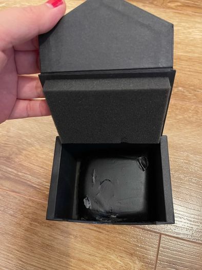 An empty original Tag box