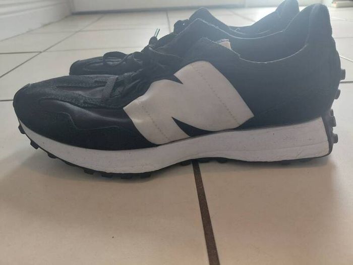 Mens New Blanace 327 trainers