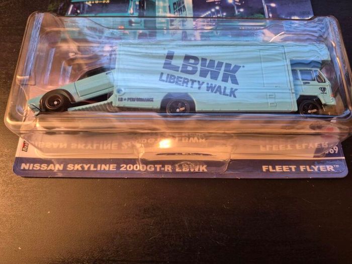 Hot Wheels Nissan Skyline 2000GT-R LBWK Team transport