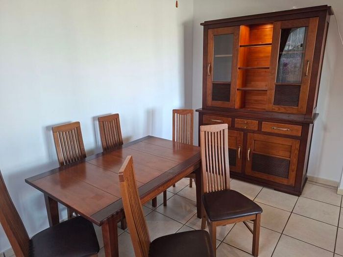 High End Mahogany Table & Chairs