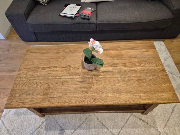 Solid Oak Coffee table with 2 drawers and storage shelf