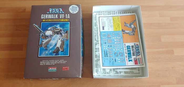 Vintage Macross / Robotech Gerwalk VF-1A Model Kit