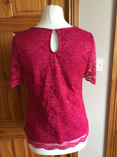 Red Herring Ladies Fushia Pink Lacey Short sleeve top size 14 includes postage