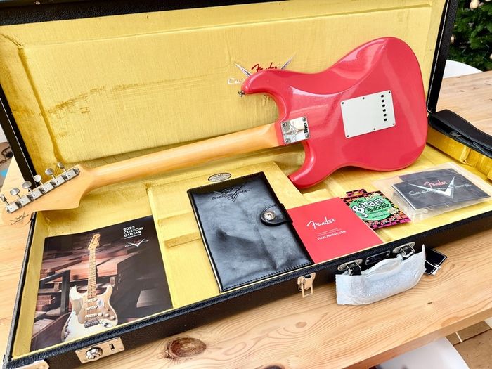 Fender Custom Shop '64 Stratocaster Journeyman, aged Fiesta red