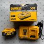 DeWalt 18V Fast Charger and 1 Battery 18V Image 2