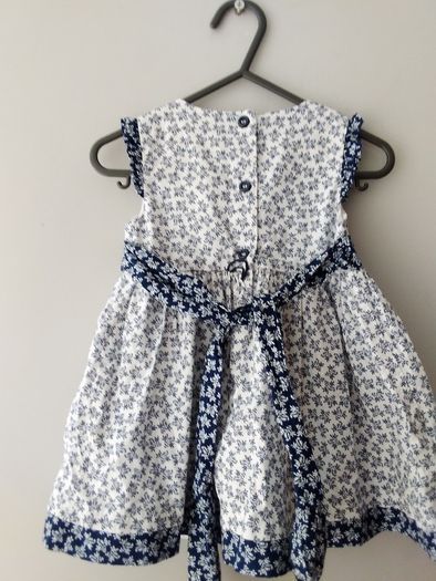 Girls dress aged 9 - 12 mts