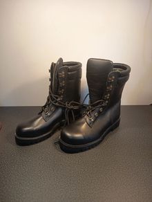 Montebove Safety Boots (SB-E-HRO) - Excellent condition. EU 37 - UK 4 - US 6.5