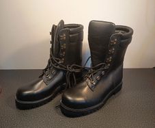 Montebove Safety Boots (SB-E-HRO) - Excellent condition. EU 37 - UK 4 - US 6.5