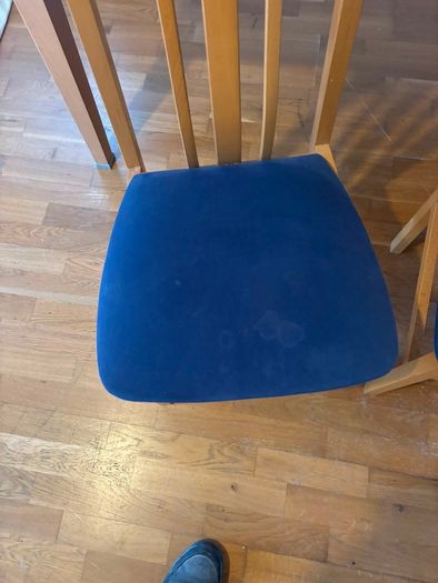 Extendable dining table