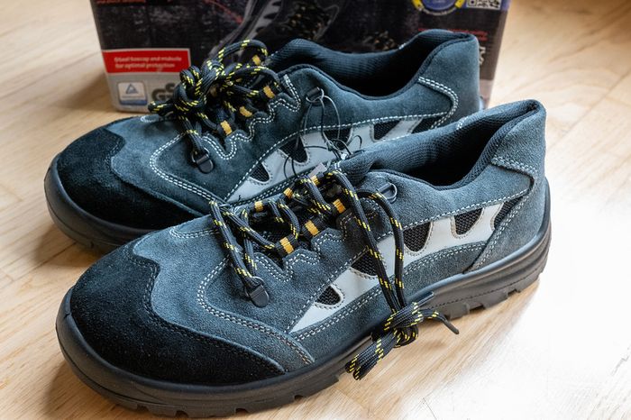 Safety shoes