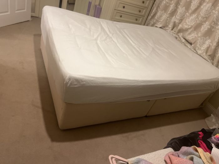 Double divan bed base with drawer