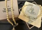 Pearl necklace and bracelet