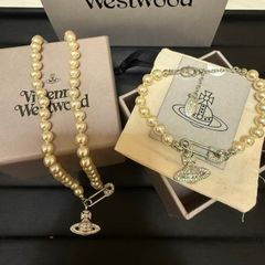 Pearl necklace and bracelet