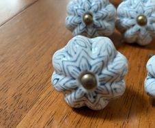 11 porcelain blue and white door knobs