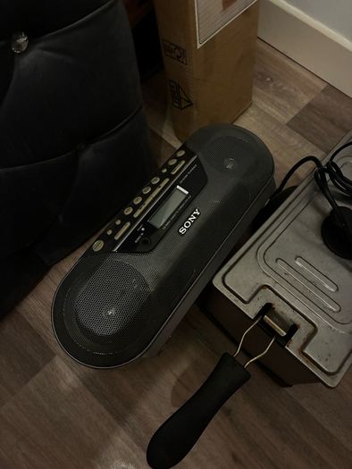 Deep fat fryer , radio , mirror and book shelf